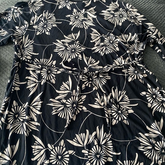 TOMORROWS MOTHER Size Large Black/cream Floral Maternity Top or nursing top - Picture 3 of 3